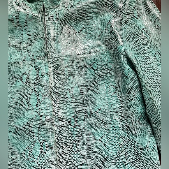 SOLD‼️BERNARDO GENUINE LEATHER JACKET BLUE PYTHON SNAKE PRINT POCKETS SILK - Picture 3 of 9